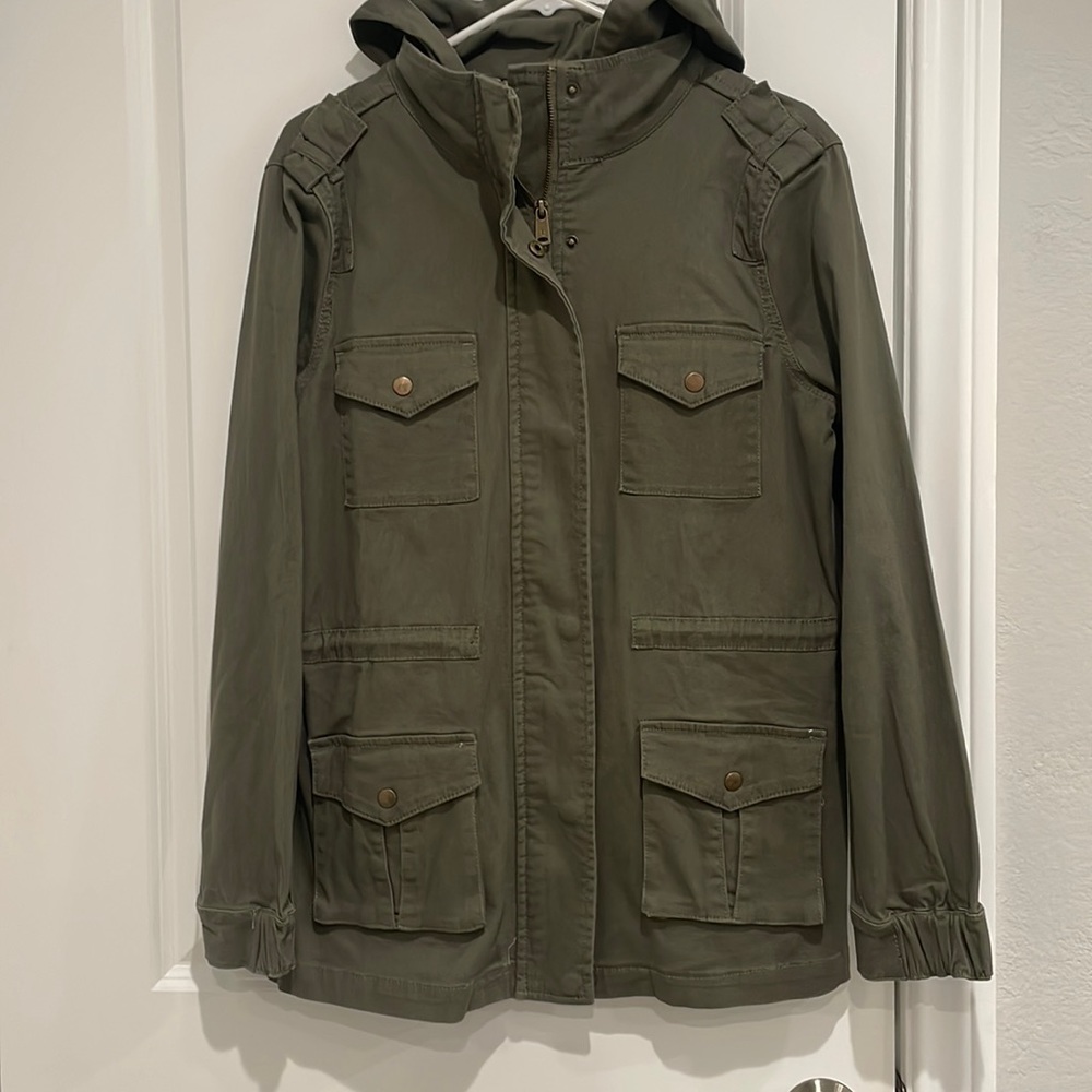 NWT women’s military jacket.  Size medium.